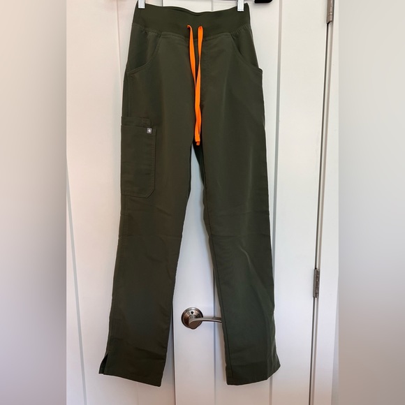 Figs Pants & Jumpsuits Figs High Waisted Kade Cargo Pants In Moss